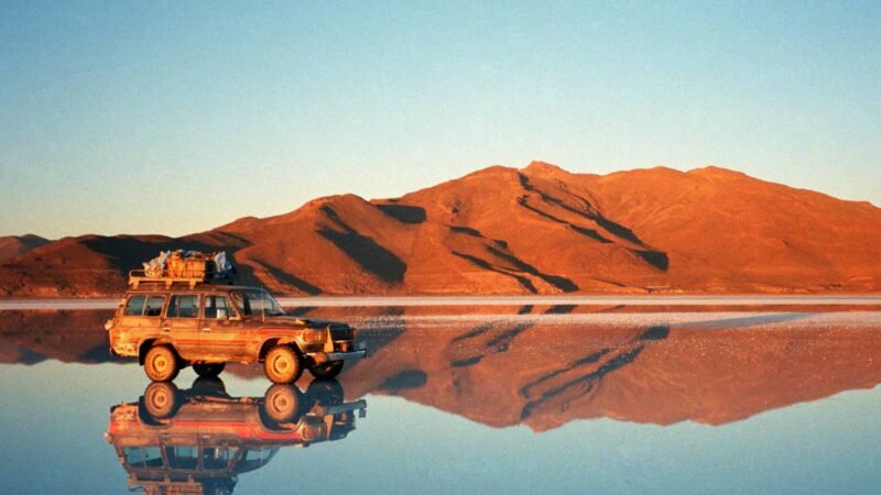 Conheça o maior deserto de sal do mundo: Salar de Uyuni