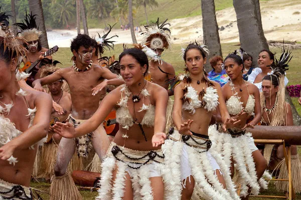 Apresentação de dança do povo nativo da Ilha de Páscoa