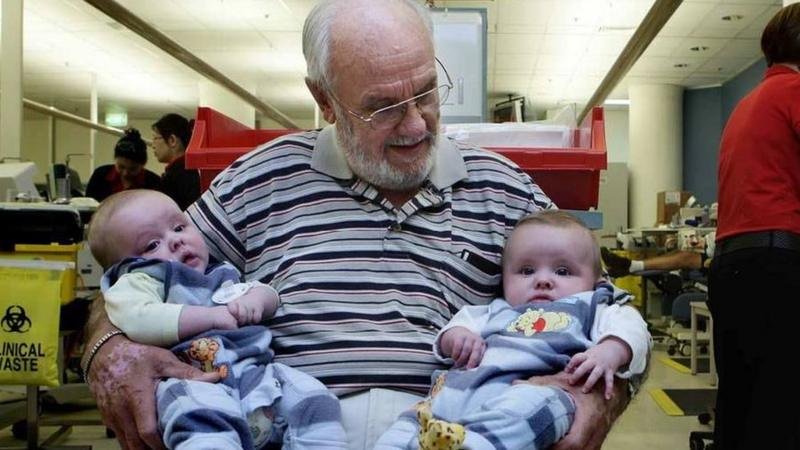 Doação de sangue dourado salvou a vida de milhões de bebês