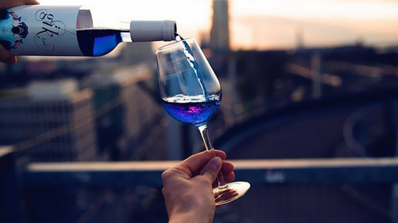 Vinho azul: Uma experiência que desafia as expectativas