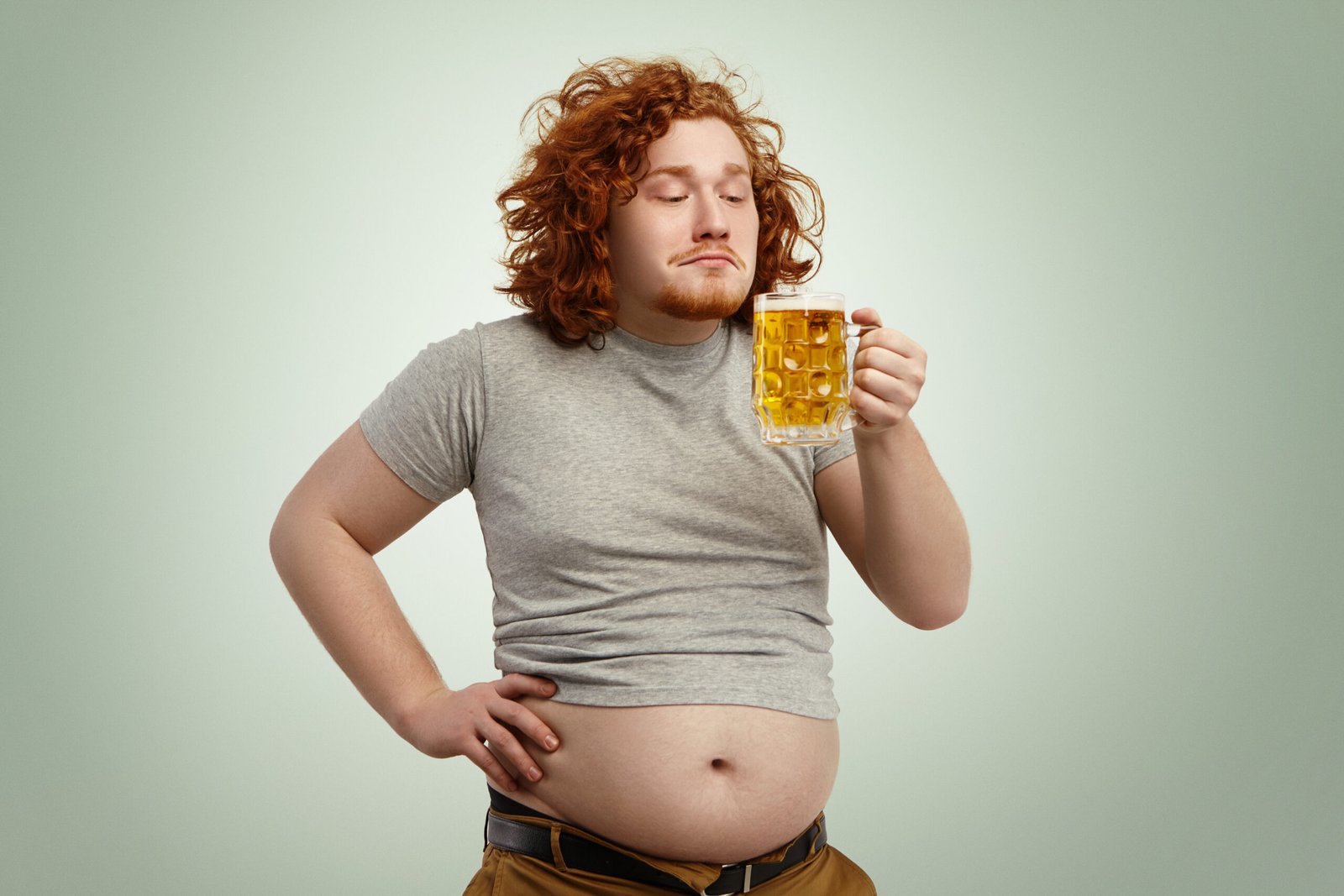 Cerveja engorda: Descubra a verdade sobre os ‘Pneus de Cerveja’!