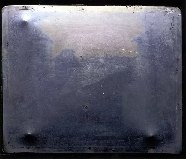 Placa usada como negativo da primeira fotografia do mundo